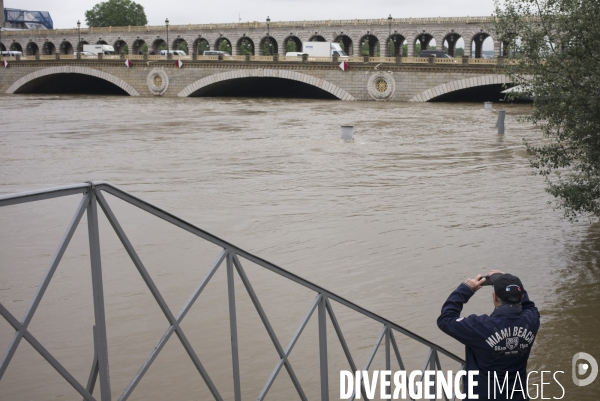 Crue de la seine a paris.