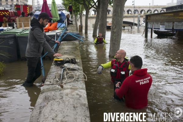 Crue de la seine a paris.