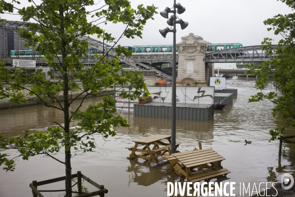 Crue de la seine a paris.