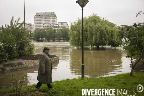 Crue de la seine a paris.