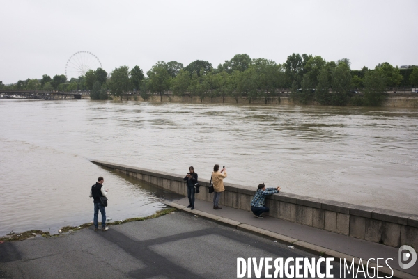 Crue de la seine a paris.