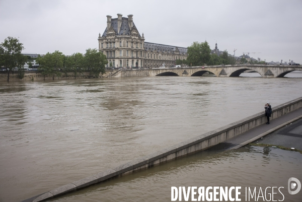 Crue de la seine a paris.