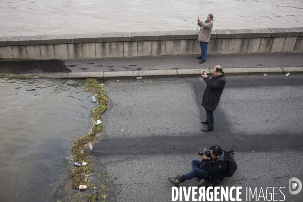 Crue de la seine a paris.