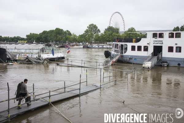 Crue de la seine a paris.