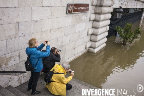 Crue de la seine a paris.