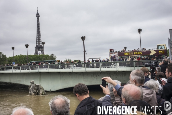 Crue de la seine a paris.