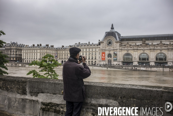 Crue de la seine a paris.