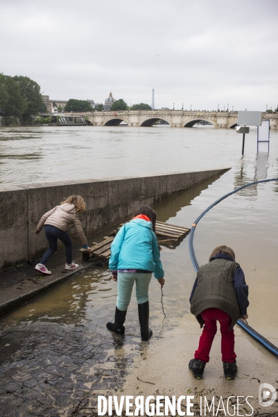 Crue de la seine a paris.