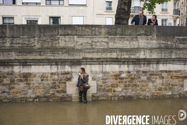 Crue de la seine a paris.