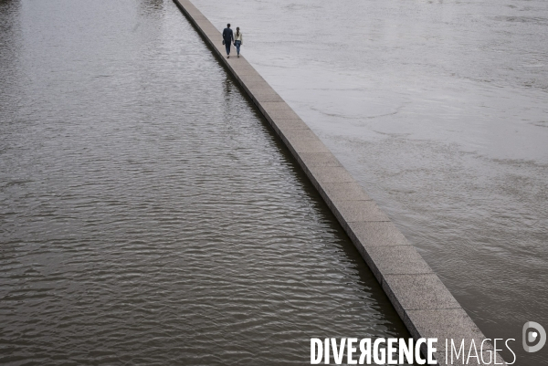 Crue de la seine a paris.