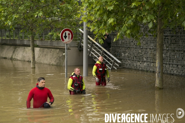 Crue de la seine a paris.