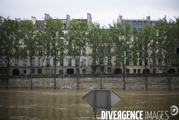 Crue de la seine a paris.