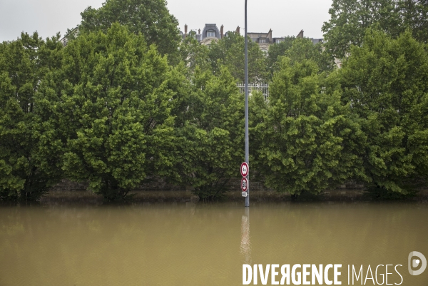 Crue de la seine a paris.