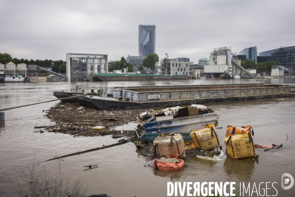 Crue de la seine a paris.