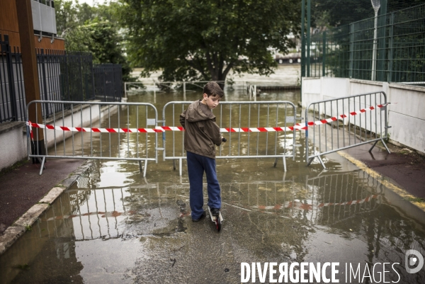 Crue de la seine a paris.