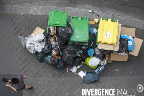 Grève des éboueurs dans le 5e à Paris