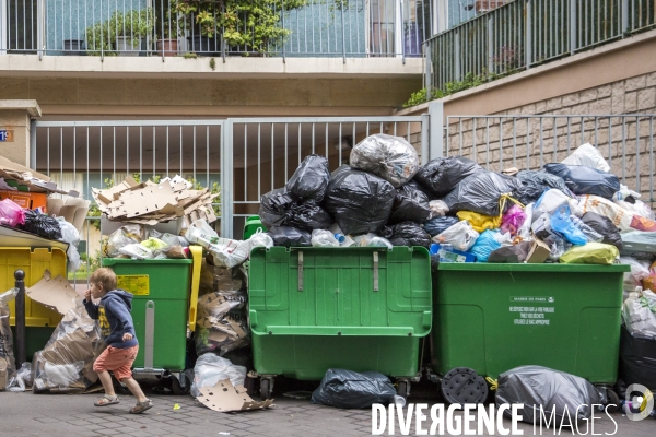 Grève des éboueurs dans le 5e à Paris