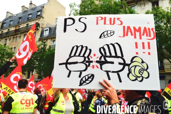 Protestation Contre les Réformes du Travail à Paris. Violent Protest Against Labor Reforms in Paris.
