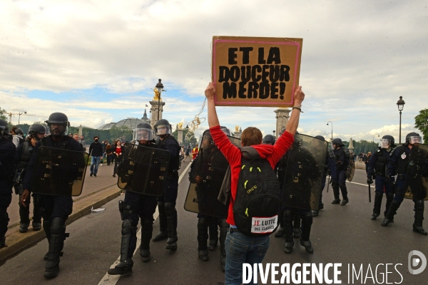 Protestation Contre les Réformes du Travail à Paris. Violent Protest Against Labor Reforms in Paris.