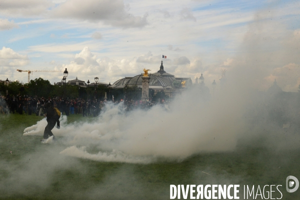 Protestation Contre les Réformes du Travail à Paris. Violent Protest Against Labor Reforms in Paris.