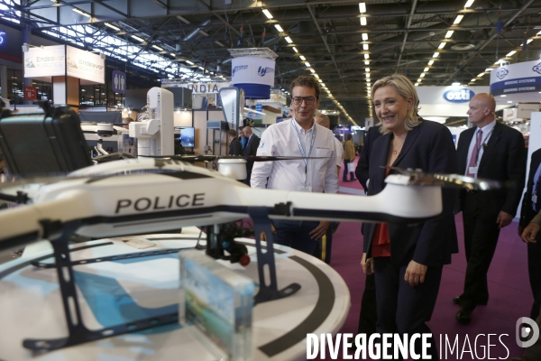 Marine LE PEN visite le salon de l Armement EUROSATORY