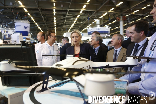 Marine LE PEN visite le salon de l Armement EUROSATORY