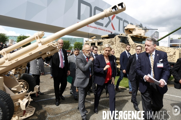 Marine LE PEN visite le salon de l Armement EUROSATORY
