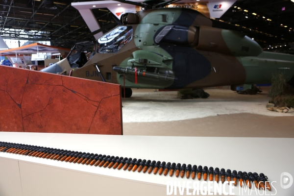 Marine LE PEN visite le salon de l Armement EUROSATORY
