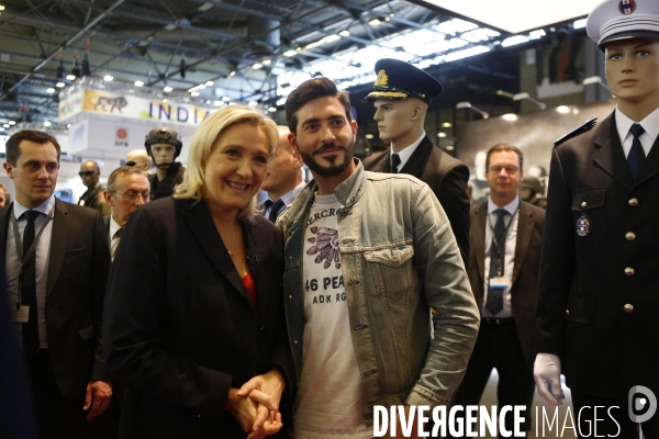 Marine LE PEN visite le salon de l Armement EUROSATORY