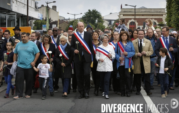 Marche organisée par la municipalité de Mantes-la-Jolie en hommage aux deux policiers Jean-Baptiste SALVAING et Jessica SCHNEIDER assassinés à leur domicile par Larossi ABALLA.