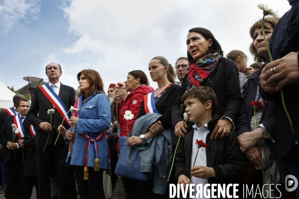 Marche organisée par la municipalité de Mantes-la-Jolie en hommage aux deux policiers Jean-Baptiste SALVAING et Jessica SCHNEIDER assassinés à leur domicile par Larossi ABALLA.