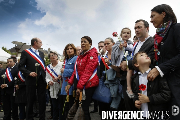 Marche organisée par la municipalité de Mantes-la-Jolie en hommage aux deux policiers Jean-Baptiste SALVAING et Jessica SCHNEIDER assassinés à leur domicile par Larossi ABALLA.