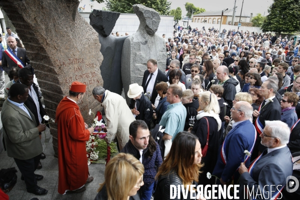 Marche organisée par la municipalité de Mantes-la-Jolie en hommage aux deux policiers Jean-Baptiste SALVAING et Jessica SCHNEIDER assassinés à leur domicile par Larossi ABALLA.