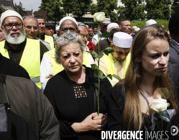 Marche organisée par la municipalité de Mantes-la-Jolie en hommage aux deux policiers Jean-Baptiste SALVAING et Jessica SCHNEIDER assassinés à leur domicile par Larossi ABALLA.