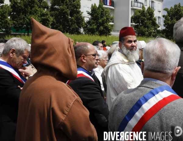Marche organisée par la municipalité de Mantes-la-Jolie en hommage aux deux policiers Jean-Baptiste SALVAING et Jessica SCHNEIDER assassinés à leur domicile par Larossi ABALLA.