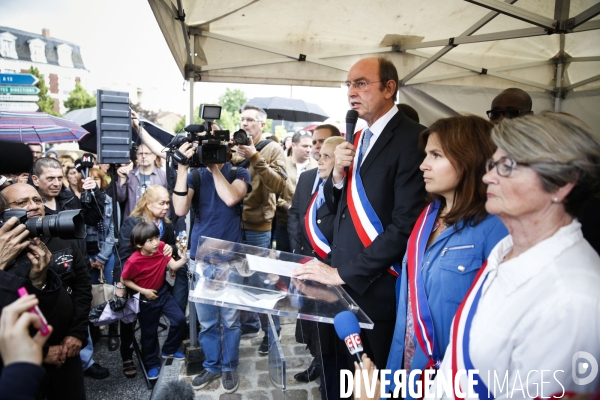 Marche organisée par la municipalité de Mantes-la-Jolie en hommage aux deux policiers Jean-Baptiste SALVAING et Jessica SCHNEIDER assassinés à leur domicile par Larossi ABALLA.