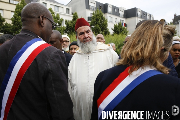 Marche organisée par la municipalité de Mantes-la-Jolie en hommage aux deux policiers Jean-Baptiste SALVAING et Jessica SCHNEIDER assassinés à leur domicile par Larossi ABALLA.