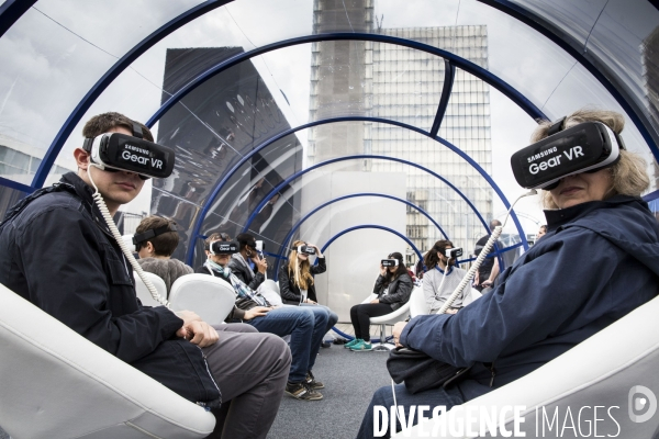 Samsung  Electronics France inaugure à Paris le S7 Life Changer Park, son premier parc d attractions de réalité virtuelle entre les tours de la Bibliothèque François Mitterrand.