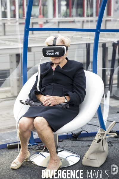 Samsung  Electronics France inaugure à Paris le S7 Life Changer Park, son premier parc d attractions de réalité virtuelle entre les tours de la Bibliothèque François Mitterrand.