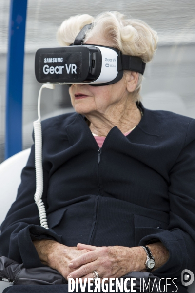 Samsung  Electronics France inaugure à Paris le S7 Life Changer Park, son premier parc d attractions de réalité virtuelle entre les tours de la Bibliothèque François Mitterrand.