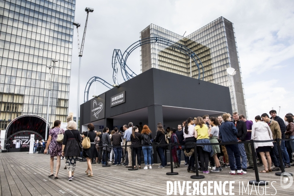 Samsung  Electronics France inaugure à Paris le S7 Life Changer Park, son premier parc d attractions de réalité virtuelle entre les tours de la Bibliothèque François Mitterrand.