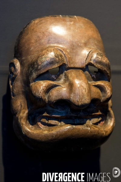 A l occasion des 10 ans du Musée du Quai Branly, Jean-Jacques AILLAGON, commissaire de l exposition présente:  Jacques CHIRAC ou le dialogue des cultures .