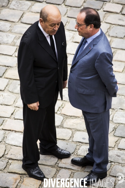 Le chef de l État, François HOLLANDE, préside une prise d armes à l Hôtel national des Invalides