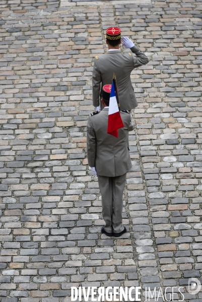 François Hollande. Prise d armes aux Invalides.