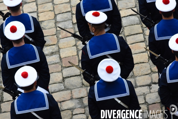 François Hollande. Prise d armes aux Invalides.