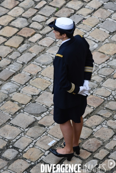 François Hollande. Prise d armes aux Invalides.