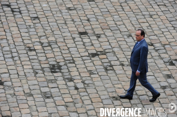 François Hollande. Prise d armes aux Invalides.