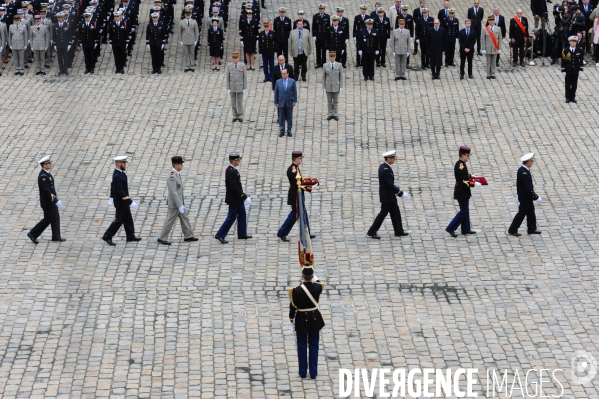 François Hollande. Prise d armes aux Invalides.