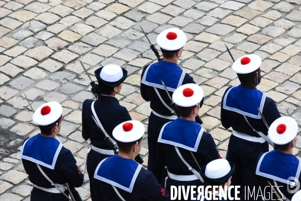 François Hollande. Prise d armes aux Invalides.