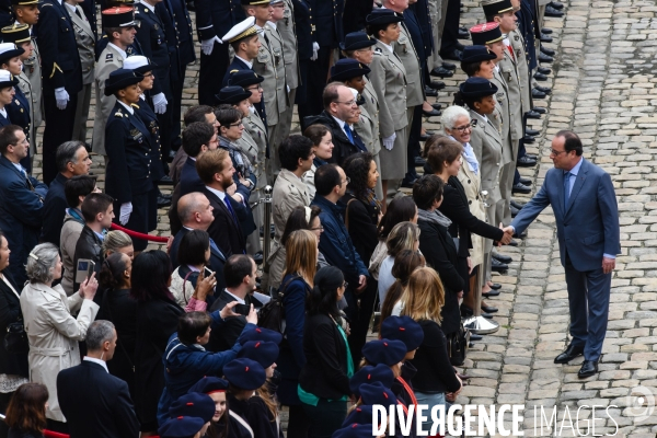 François Hollande. Prise d armes aux Invalides.